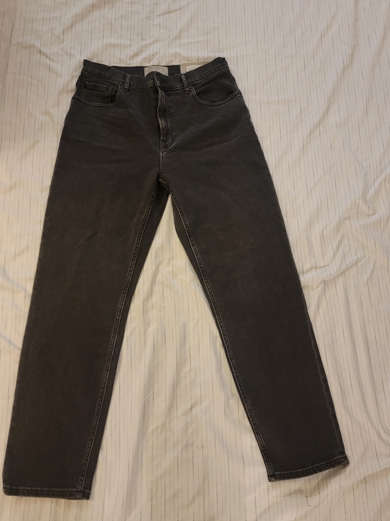 Everlane Denim - Everlane Cheeky Straight Leg Jeans in Washed Black